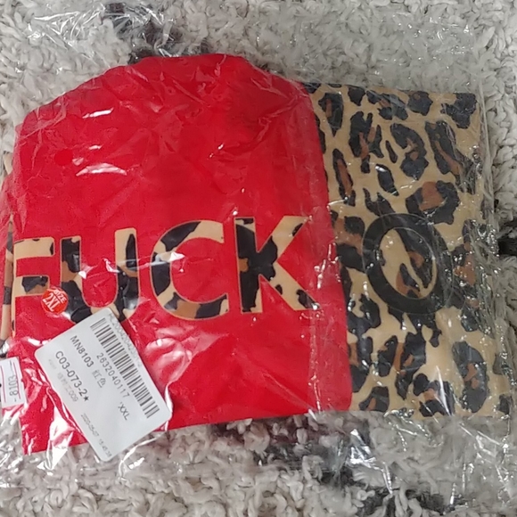 New casual "F#$* Off" red/leopard plus size - Picture 3 of 3